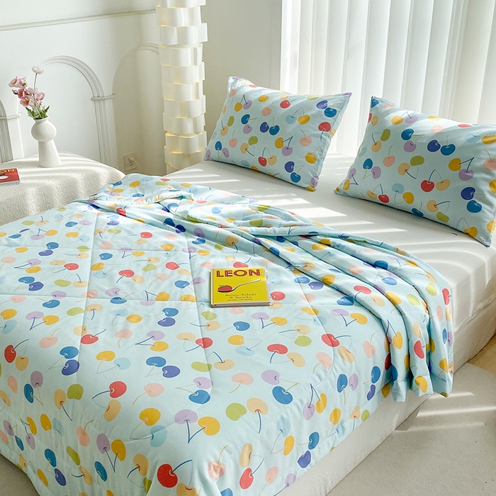 91家纺网 家纺一手货源 找家纺 天瑜家纺 2025新款棉绸夏被苏香绸舒香绸夏凉被人造棉空调被 七彩樱桃蓝