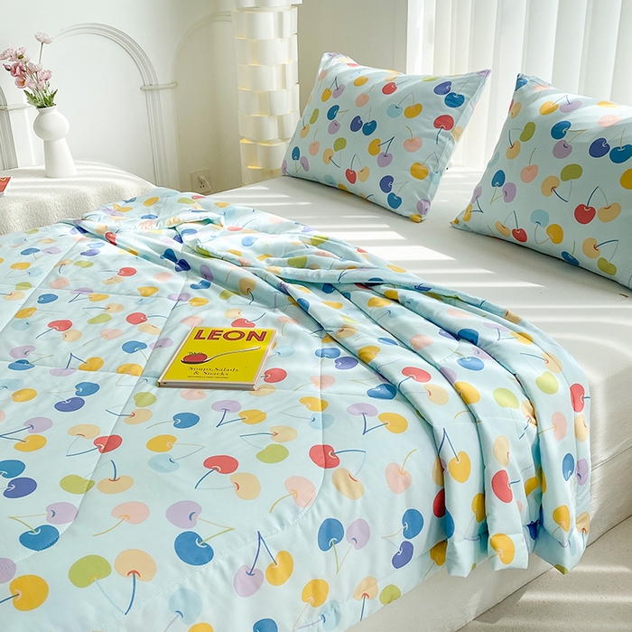 91家纺网 家纺一手货源 找家纺 天瑜家纺 2025新款棉绸夏被苏香绸舒香绸夏凉被人造棉空调被 七彩樱桃蓝