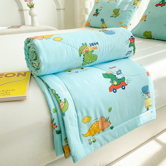 91家纺网 家纺一手货源 找家纺 天瑜家纺 2025新款棉绸夏被苏香绸舒香绸夏凉被人造棉空调被 汽车恐龙蓝