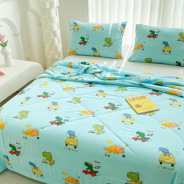 91家纺网 家纺一手货源 找家纺 天瑜家纺 2025新款棉绸夏被苏香绸舒香绸夏凉被人造棉空调被 汽车恐龙蓝