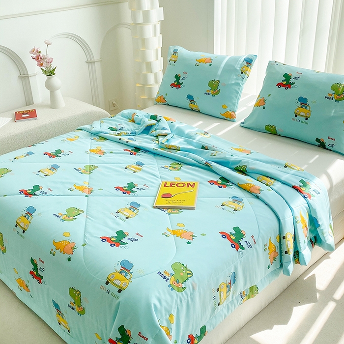 91家纺网 家纺一手货源 找家纺 天瑜家纺 2025新款棉绸夏被苏香绸舒香绸夏凉被人造棉空调被 汽车恐龙蓝