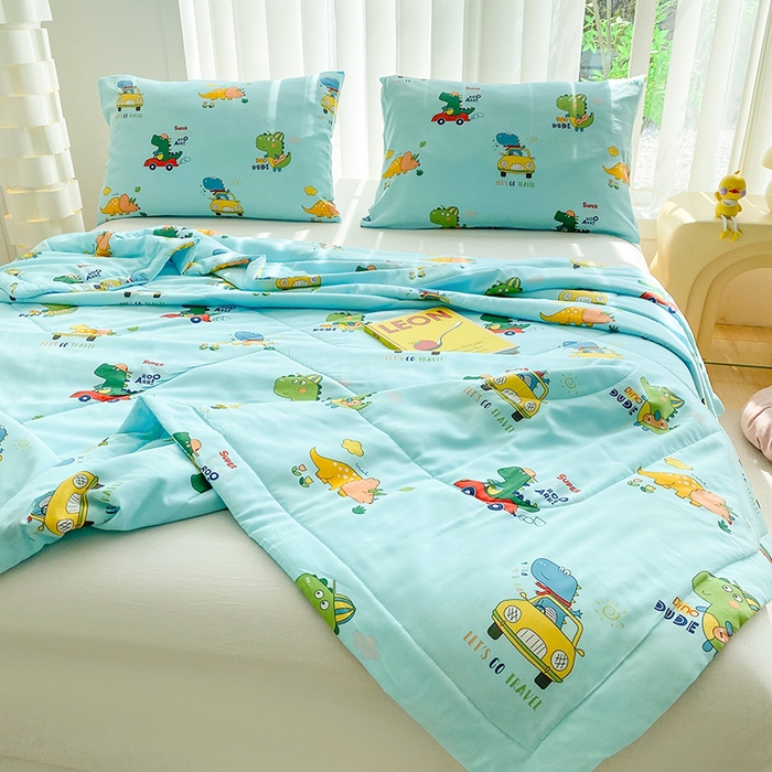 91家纺网 家纺一手货源 找家纺 天瑜家纺 2025新款棉绸夏被苏香绸舒香绸夏凉被人造棉空调被 汽车恐龙蓝