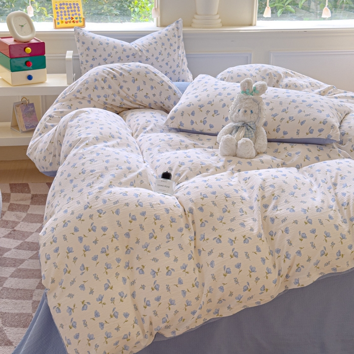 91家纺网 家纺一手货源 找家纺 蓝淋家纺 2025新款亲肤舒适皱皱棉印花四件套 浪漫定义-蓝