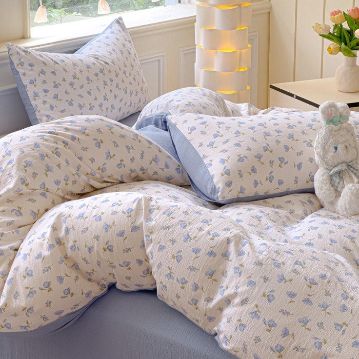 91家纺网 家纺一手货源 找家纺 蓝淋家纺 2025新款亲肤舒适皱皱棉印花四件套 浪漫定义-蓝