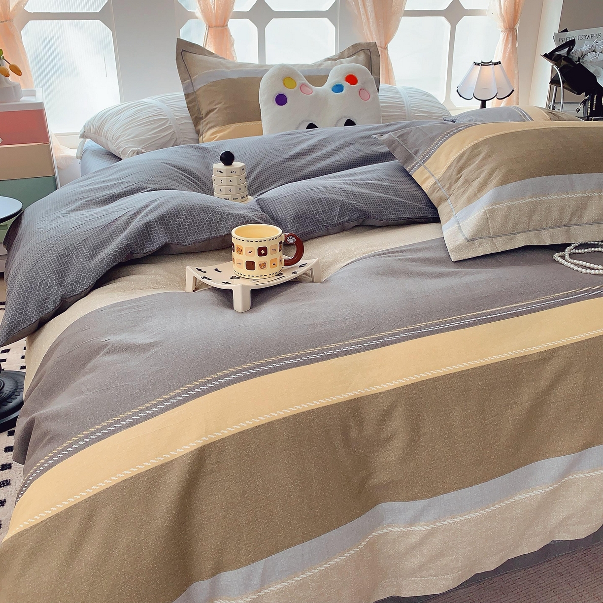 91家纺网 家纺一手货源 找家纺 莱豫家纺 2025新款亲肤舒适小清新印花纯棉四件套 条纹人生咖