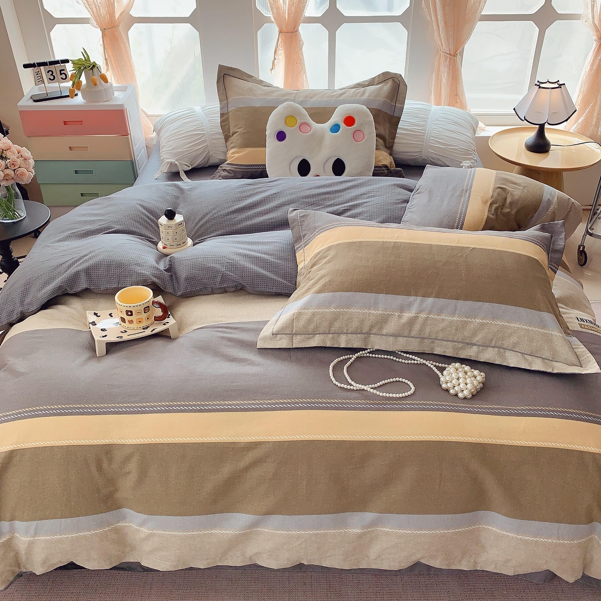 91家纺网 家纺一手货源 找家纺 莱豫家纺 2025新款亲肤舒适小清新印花纯棉四件套 条纹人生咖