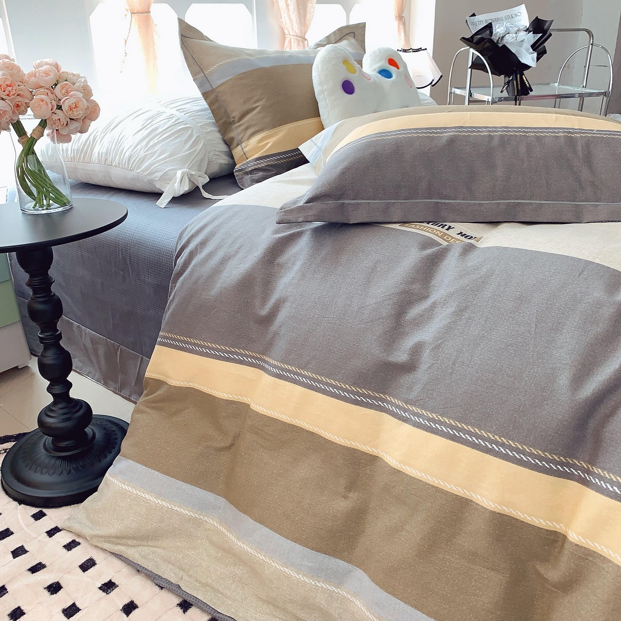 91家纺网 家纺一手货源 找家纺 莱豫家纺 2025新款亲肤舒适小清新印花纯棉四件套 条纹人生咖