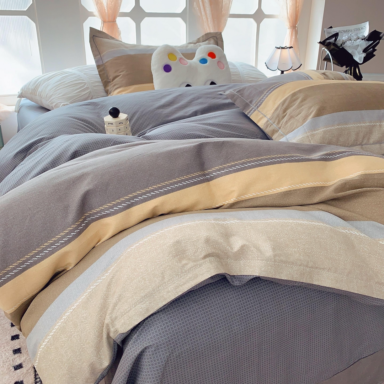 91家纺网 家纺一手货源 找家纺 莱豫家纺 2025新款亲肤舒适小清新印花纯棉四件套 条纹人生咖