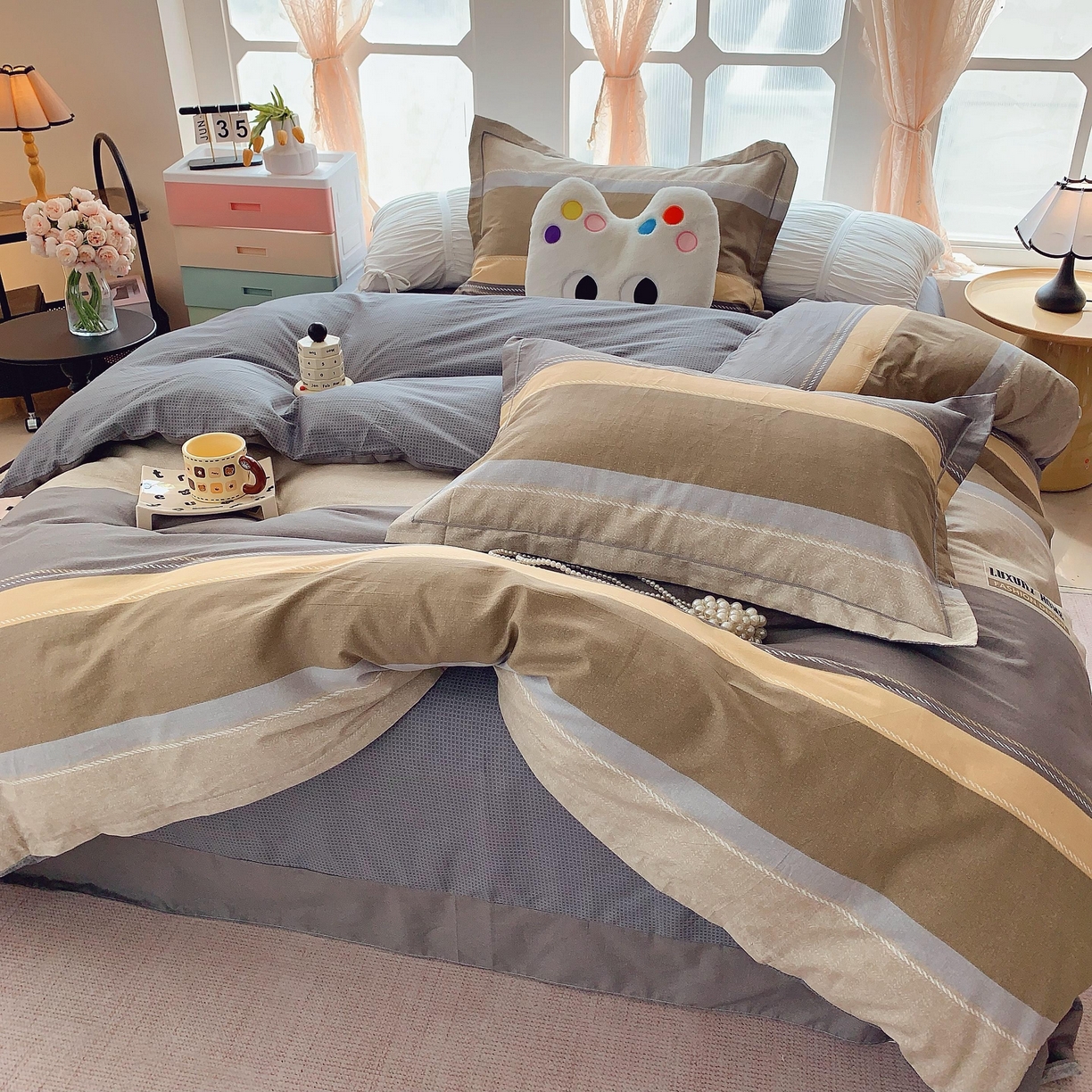 91家纺网 家纺一手货源 找家纺 莱豫家纺 2025新款亲肤舒适小清新印花纯棉四件套 条纹人生咖