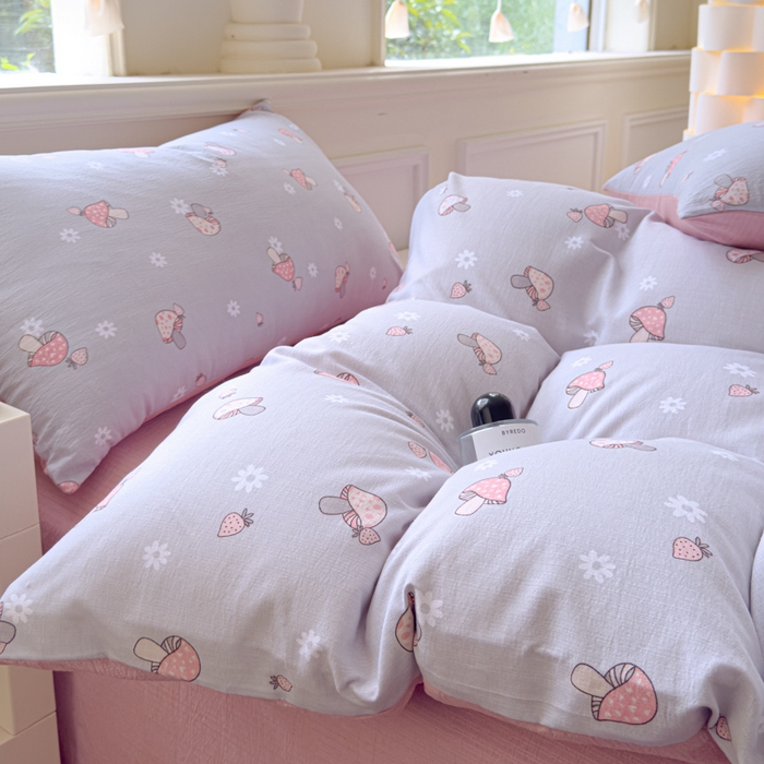 91家纺网 家纺一手货源 找家纺 蓝淋家纺 2025新款亲肤舒适皱皱棉印花四件套 浅忆-灰