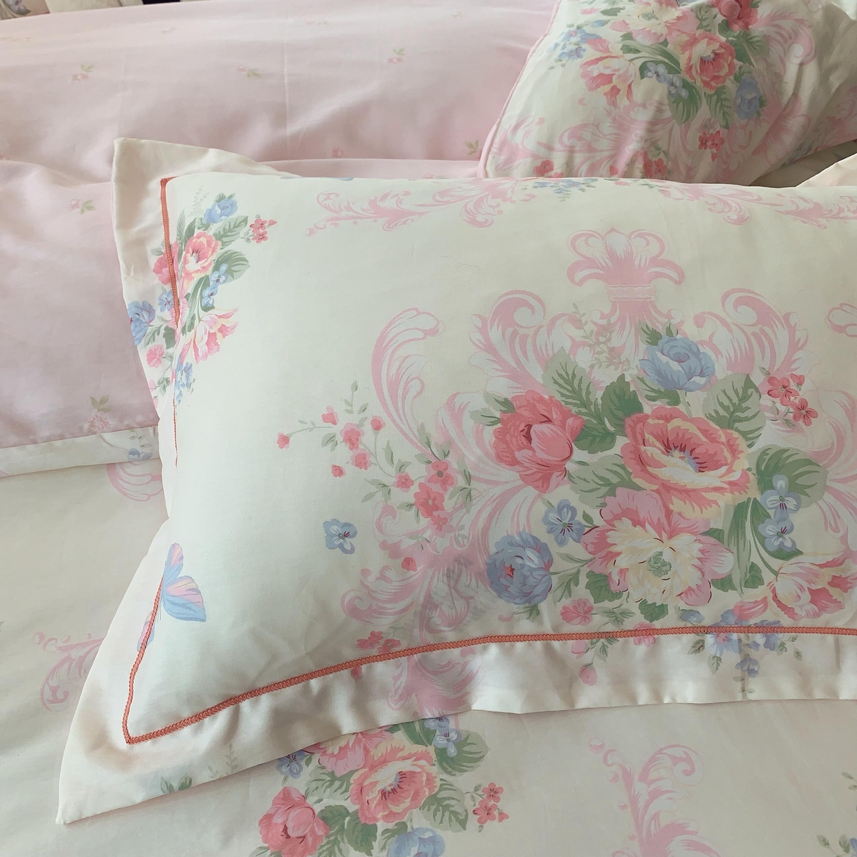 91家纺网 家纺一手货源 找家纺 莱豫家纺 2025新款亲肤舒适小清新印花纯棉四件套 香颂蝶舞