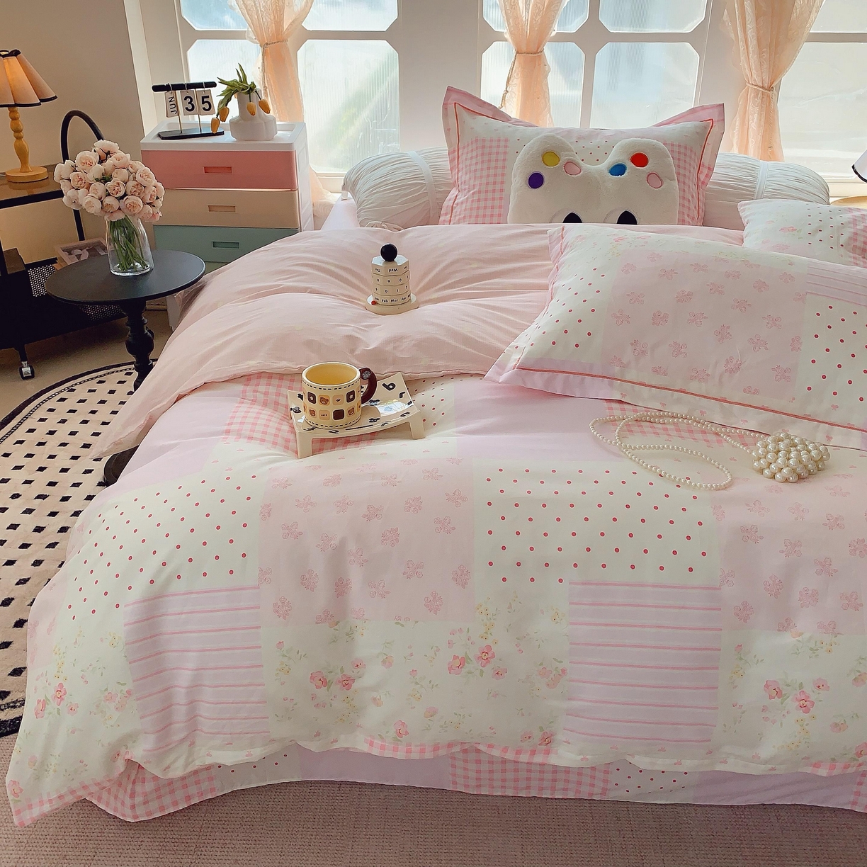 91家纺网 家纺一手货源 找家纺 莱豫家纺 2025新款亲肤舒适小清新印花纯棉四件套 幸福拼图粉