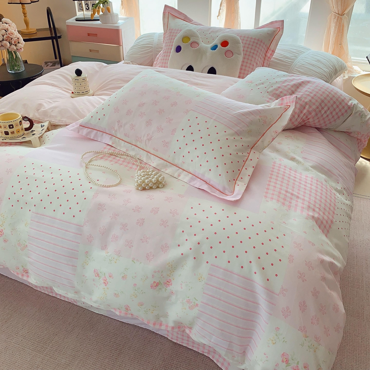 91家纺网 家纺一手货源 找家纺 莱豫家纺 2025新款亲肤舒适小清新印花纯棉四件套 幸福拼图粉