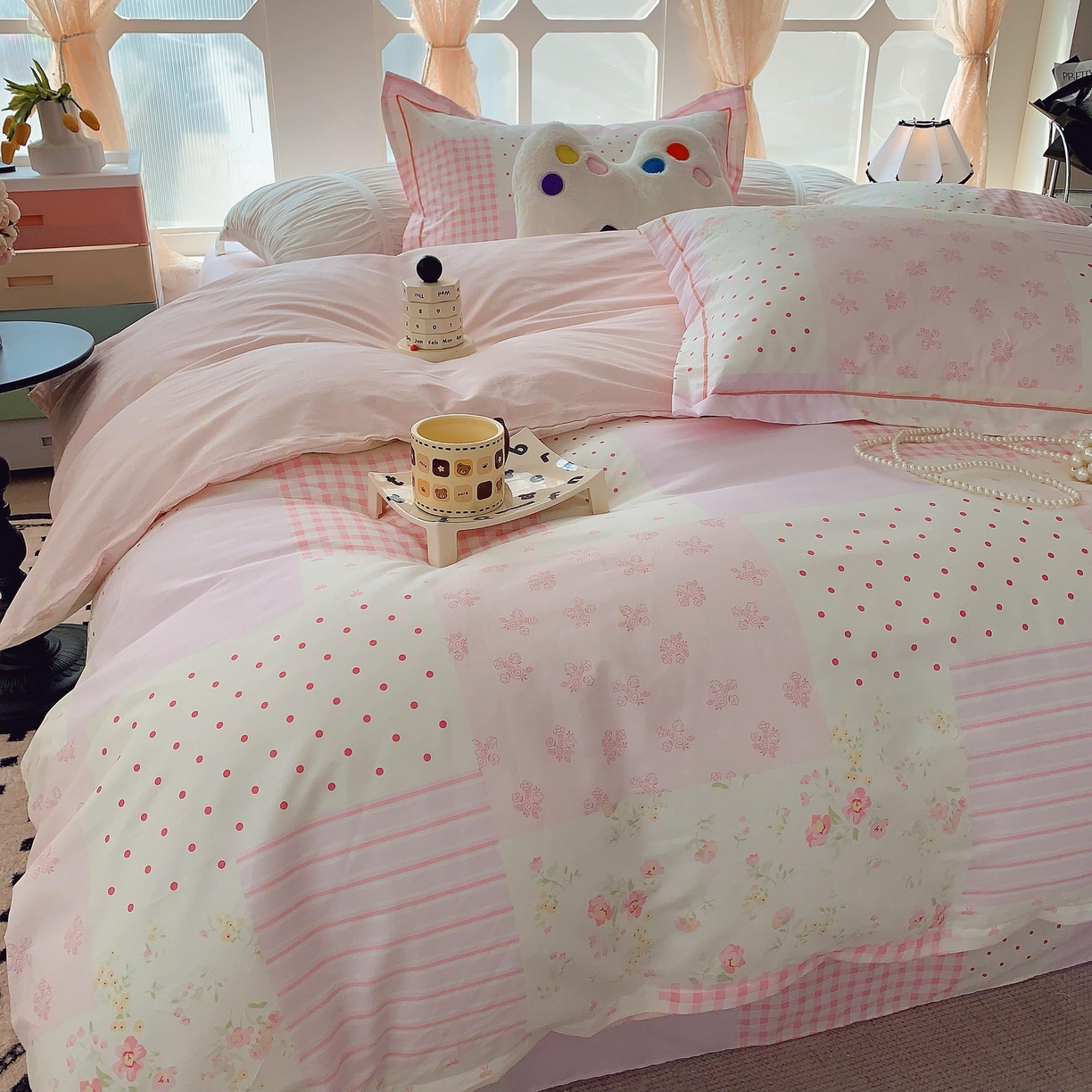 91家纺网 家纺一手货源 找家纺 莱豫家纺 2025新款亲肤舒适小清新印花纯棉四件套 幸福拼图粉