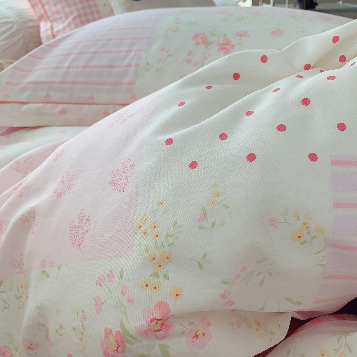 91家纺网 家纺一手货源 找家纺 莱豫家纺 2025新款亲肤舒适小清新印花纯棉四件套 幸福拼图粉