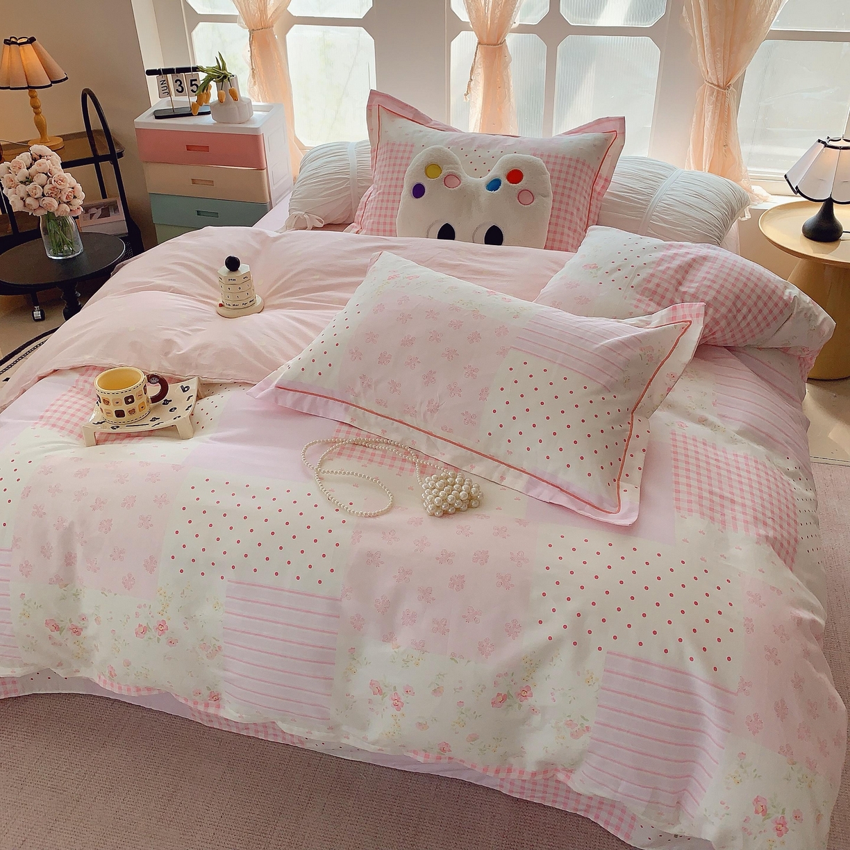 91家纺网 家纺一手货源 找家纺 莱豫家纺 2025新款亲肤舒适小清新印花纯棉四件套 幸福拼图粉