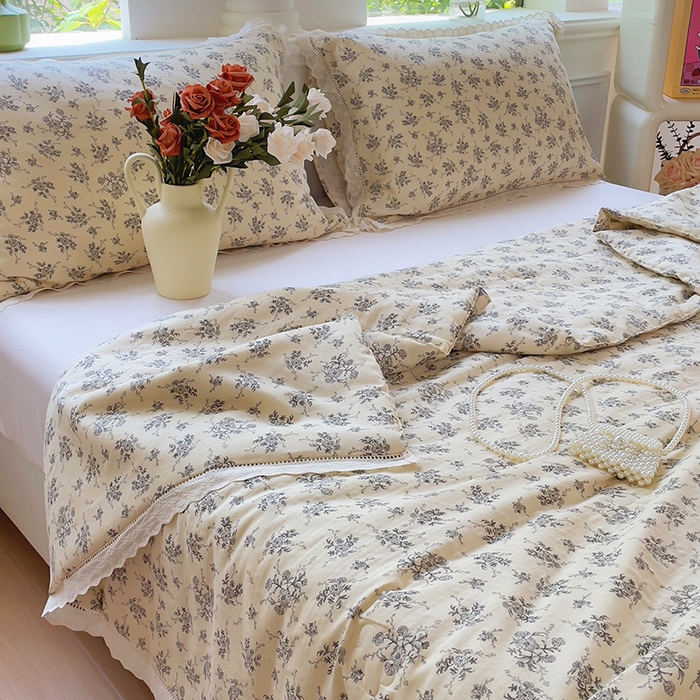 91家纺网 家纺一手货源 找家纺 集布 2025新款100%全棉双层纱花边款夏被夏凉被 赫拉