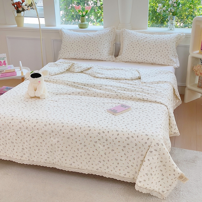 91家纺网 家纺一手货源 找家纺 集布 2025新款100%全棉双层纱花边款夏被夏凉被 奶油小兔