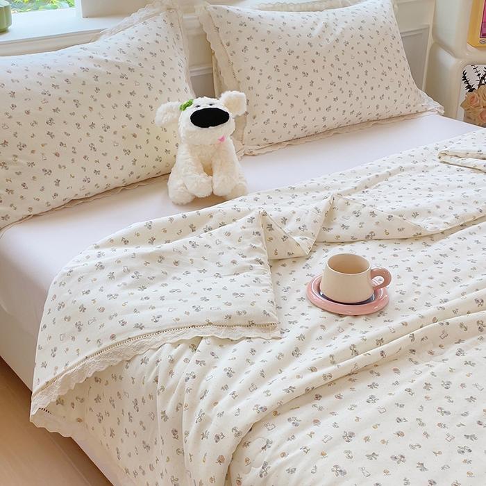 91家纺网 家纺一手货源 找家纺 集布 2025新款100%全棉双层纱花边款夏被夏凉被 奶油小兔