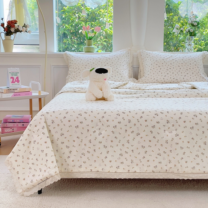 91家纺网 家纺一手货源 找家纺 集布 2025新款100%全棉双层纱花边款夏被夏凉被 奶油小兔