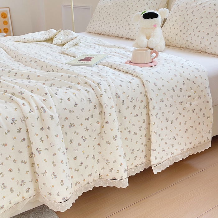 91家纺网 家纺一手货源 找家纺 集布 2025新款100%全棉双层纱花边款夏被夏凉被 奶油小兔