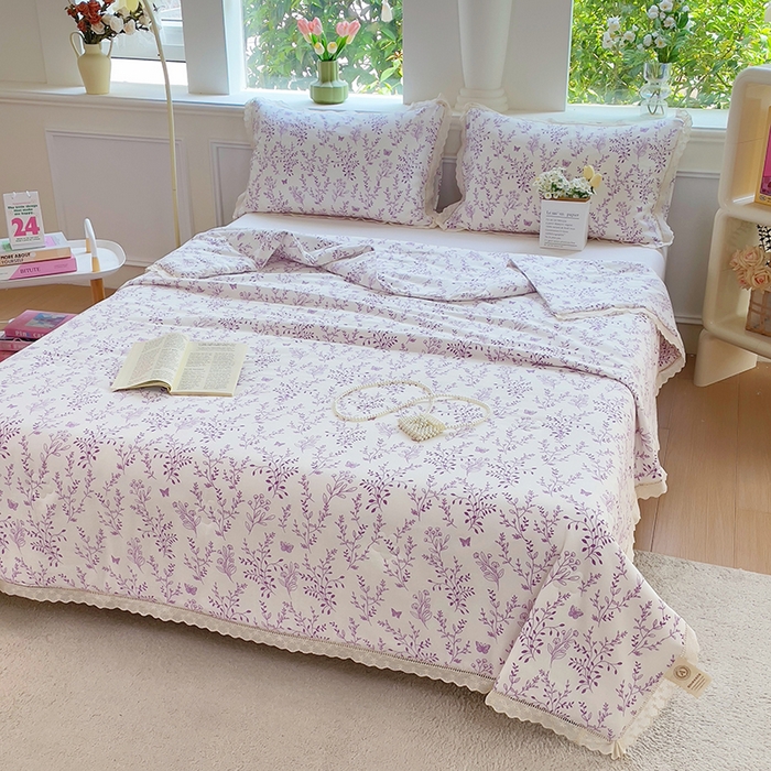 91家纺网 家纺一手货源 找家纺 集布 2025新款100%全棉双层纱花边款夏被夏凉被 紫草藤