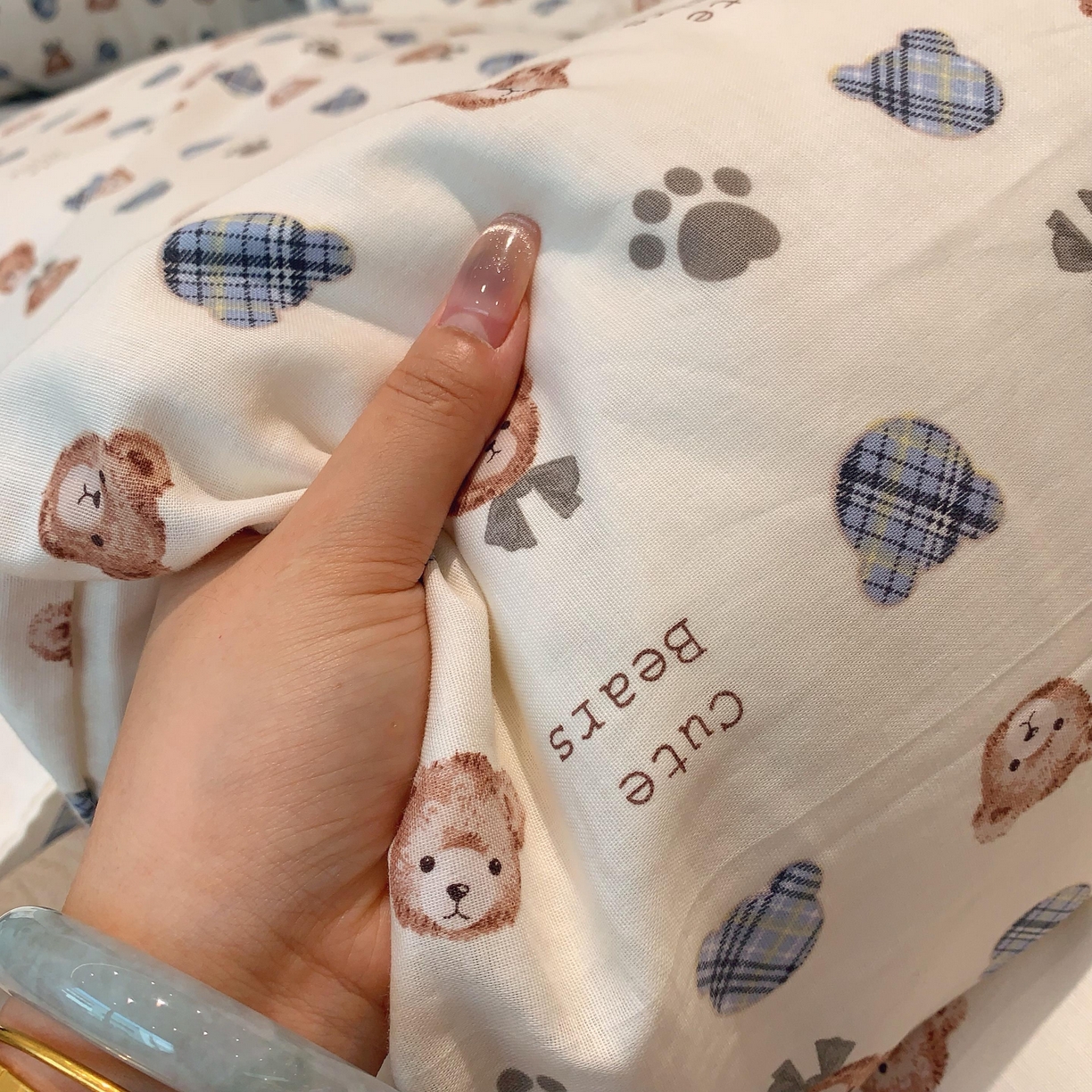 91家纺网 家纺一手货源 找家纺 莱豫家纺 2025新款亲肤舒适双层纱四件套 绅士熊