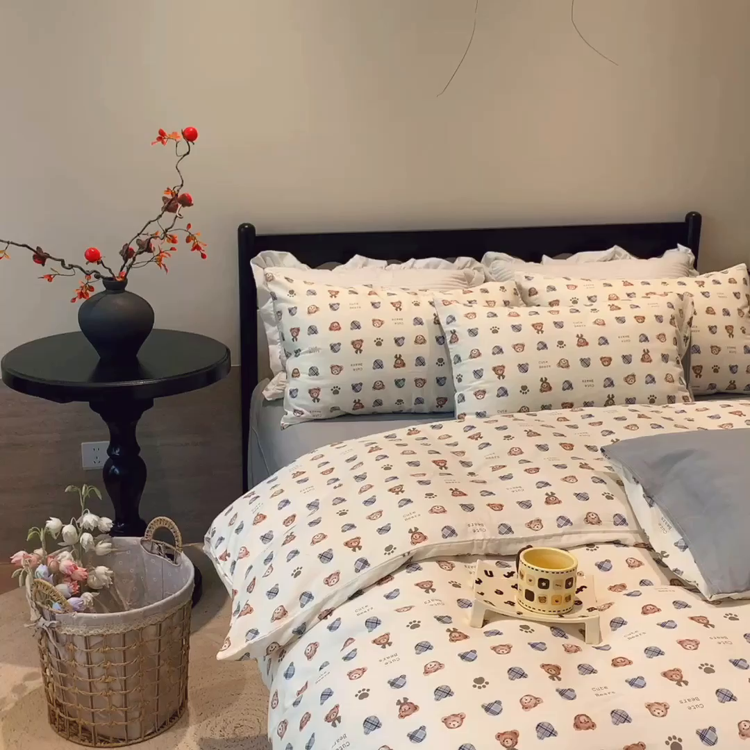 91家纺网 家纺一手货源 找家纺 莱豫家纺 2025新款亲肤舒适双层纱四件套 绅士熊