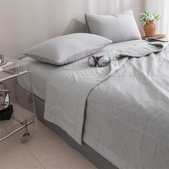 91家纺网 家纺一手货源 找家纺 天瑜家纺 2025新款色织全棉水洗棉棉花夏被 灰细条