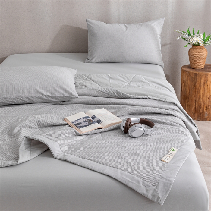 91家纺网 家纺一手货源 找家纺 天瑜家纺 2025新款色织全棉水洗棉棉花夏被 灰细条