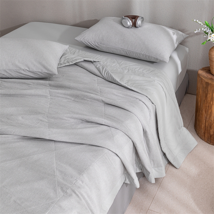 91家纺网 家纺一手货源 找家纺 天瑜家纺 2025新款色织全棉水洗棉棉花夏被 灰细条