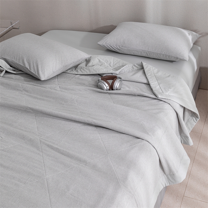 91家纺网 家纺一手货源 找家纺 天瑜家纺 2025新款色织全棉水洗棉棉花夏被 灰细条