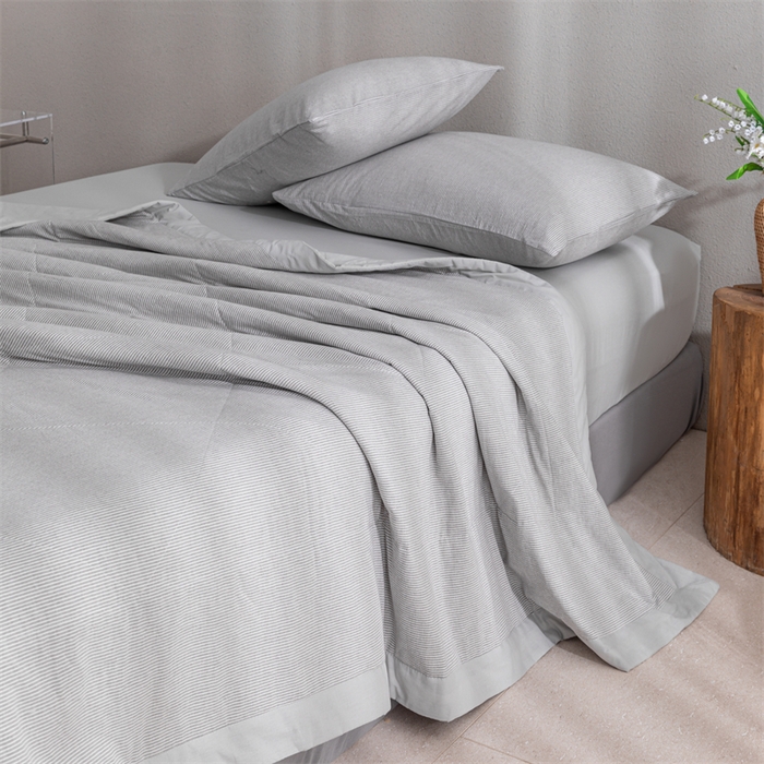 91家纺网 家纺一手货源 找家纺 天瑜家纺 2025新款色织全棉水洗棉棉花夏被 灰细条