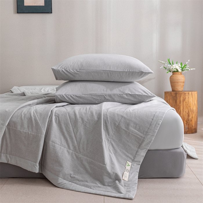 91家纺网 家纺一手货源 找家纺 天瑜家纺 2025新款色织全棉水洗棉棉花夏被 灰细条