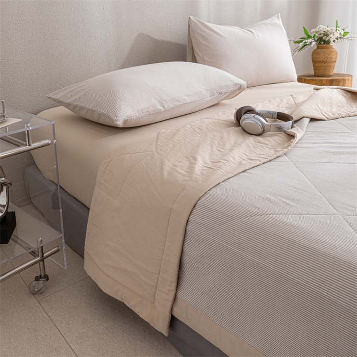 91家纺网 家纺一手货源 找家纺 天瑜家纺 2025新款色织全棉水洗棉棉花夏被 咖细条