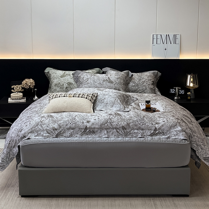 91家纺网 家纺一手货源 找家纺  2025新品A类天丝棉夹棉床盖床笠四件套全棉真丝保护罩高级感数码印花床上用品 丽芙-灰