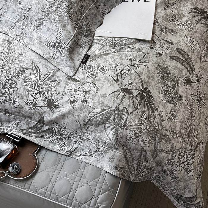 91家纺网 家纺一手货源 找家纺  2025新品A类天丝棉夹棉床盖床笠四件套全棉真丝保护罩高级感数码印花床上用品 丽芙-灰