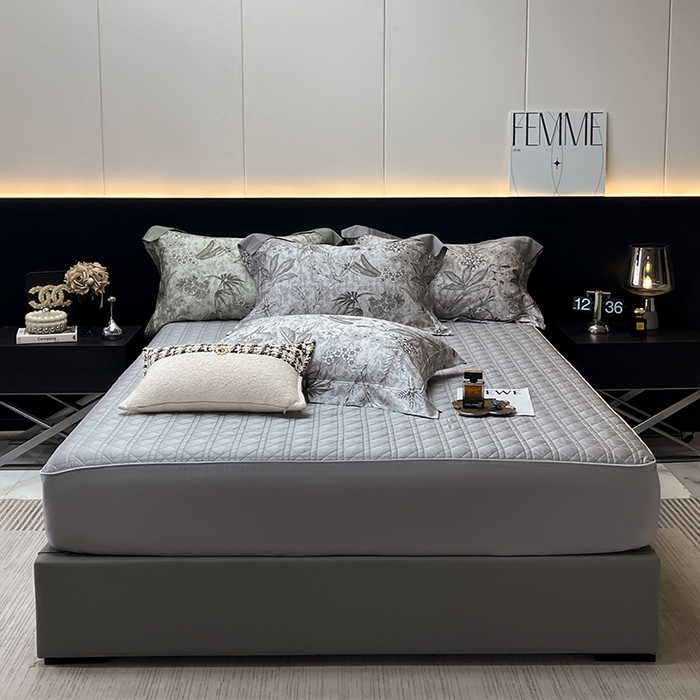 91家纺网 家纺一手货源 找家纺  2025新品A类天丝棉夹棉床盖床笠四件套全棉真丝保护罩高级感数码印花床上用品 丽芙-灰