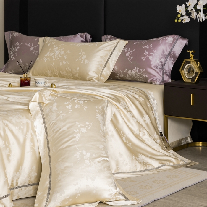 91家纺网 家纺一手货源 找家纺 （总）凡客2025新款高精密金银丝镂空设计夏被四件套