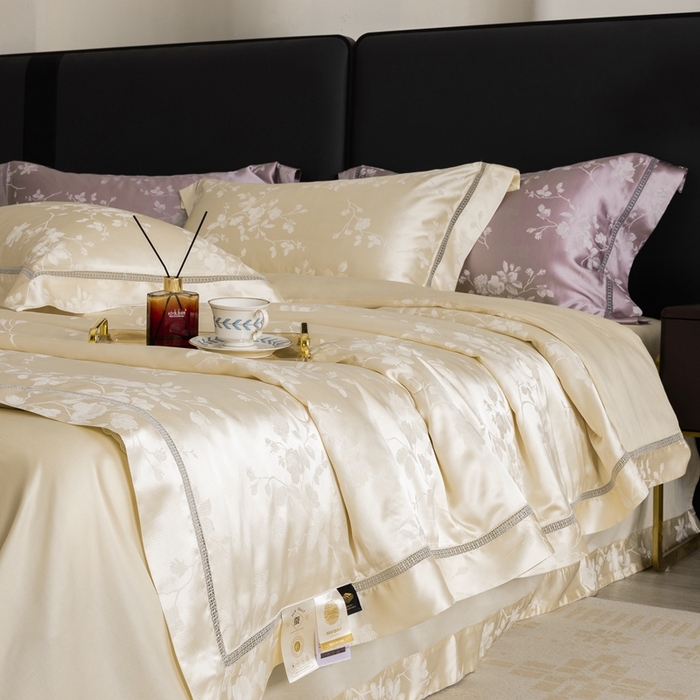 91家纺网 家纺一手货源 找家纺 （总）凡客2025新款高精密金银丝镂空设计夏被四件套