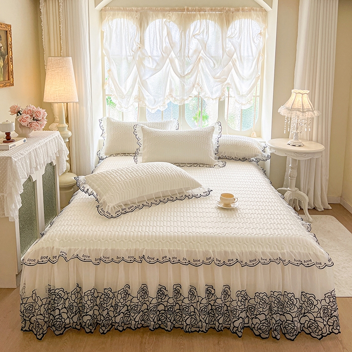 91家纺网 家纺一手货源 找家纺 2025新款凉感丝乳胶凉席床裙款夏被四件套-爱恋 白