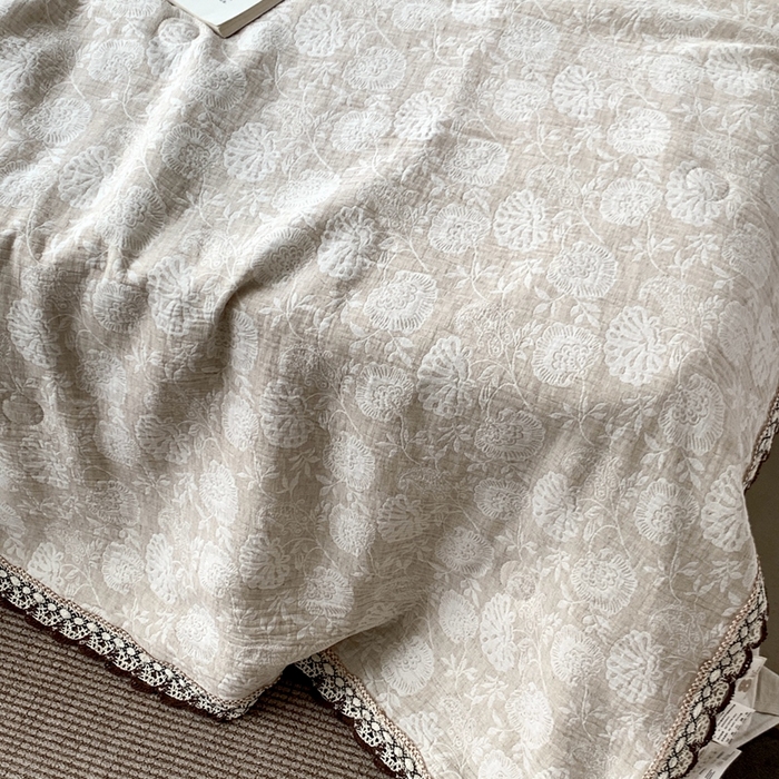 91家纺网 家纺一手货源 找家纺 （总）凡客2025新款棉麻色织提花双层纱蚕丝棉夏被（镂空花边款）