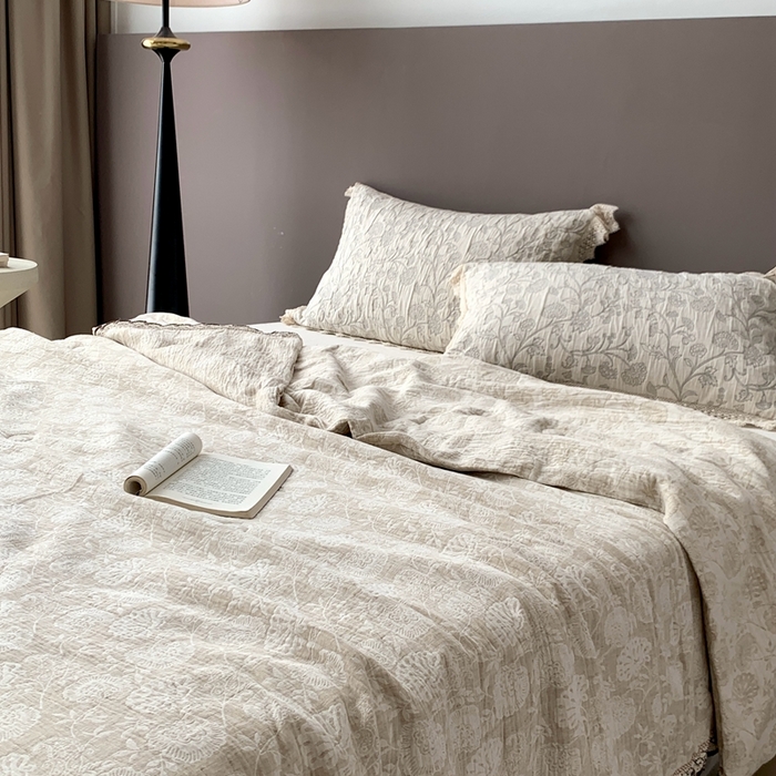 91家纺网 家纺一手货源 找家纺 （总）凡客2025新款棉麻色织提花双层纱蚕丝棉夏被（镂空花边款）