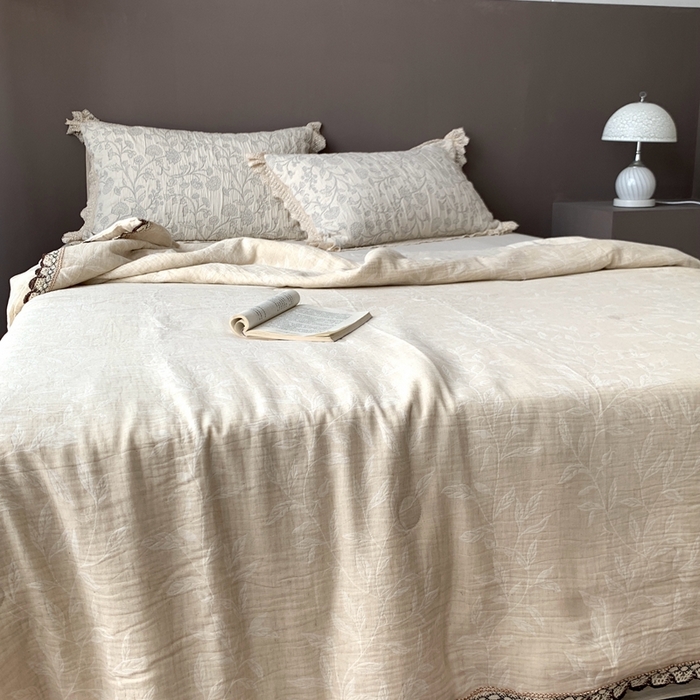 91家纺网 家纺一手货源 找家纺 凡客2025新款棉麻色织提花双层纱蚕丝棉夏被（镂空花边款） 椿栀