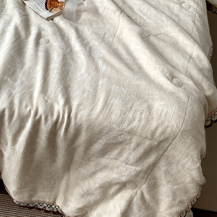 91家纺网 家纺一手货源 找家纺 凡客2025新款棉麻色织提花双层纱蚕丝棉夏被（镂空花边款） 椿栀