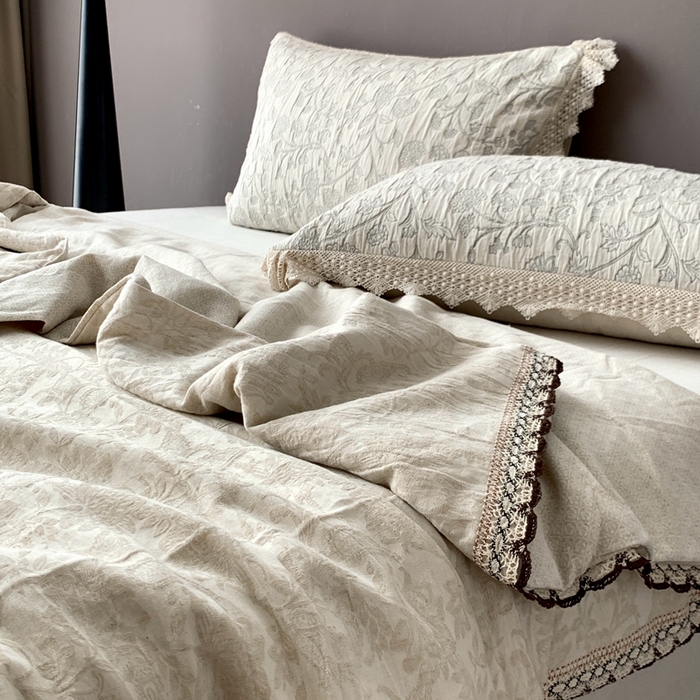 91家纺网 家纺一手货源 找家纺 凡客2025新款棉麻色织提花双层纱蚕丝棉夏被（镂空花边款） 芳华