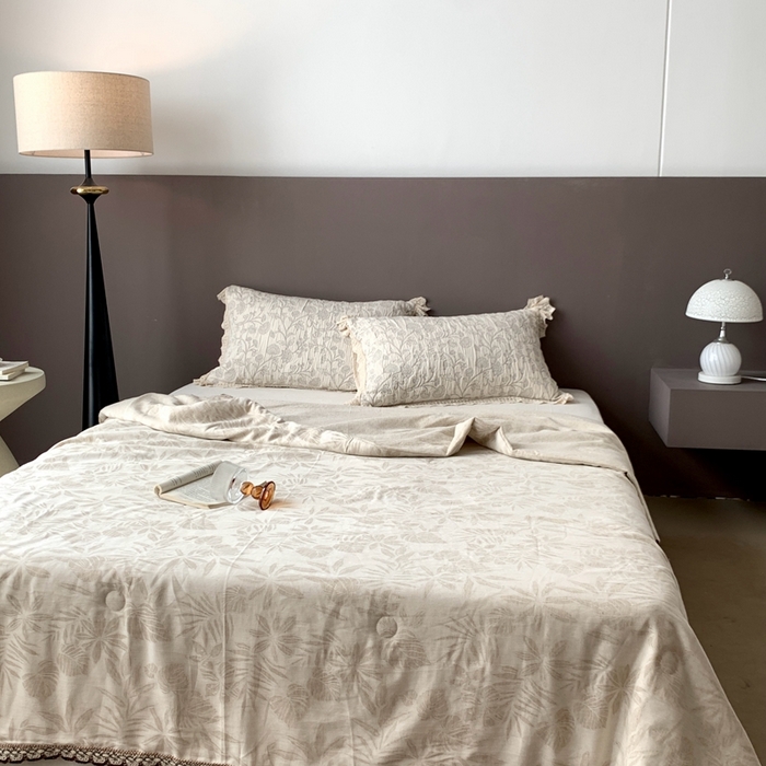 91家纺网 家纺一手货源 找家纺 凡客2025新款棉麻色织提花双层纱蚕丝棉夏被（镂空花边款） 铃兰颂