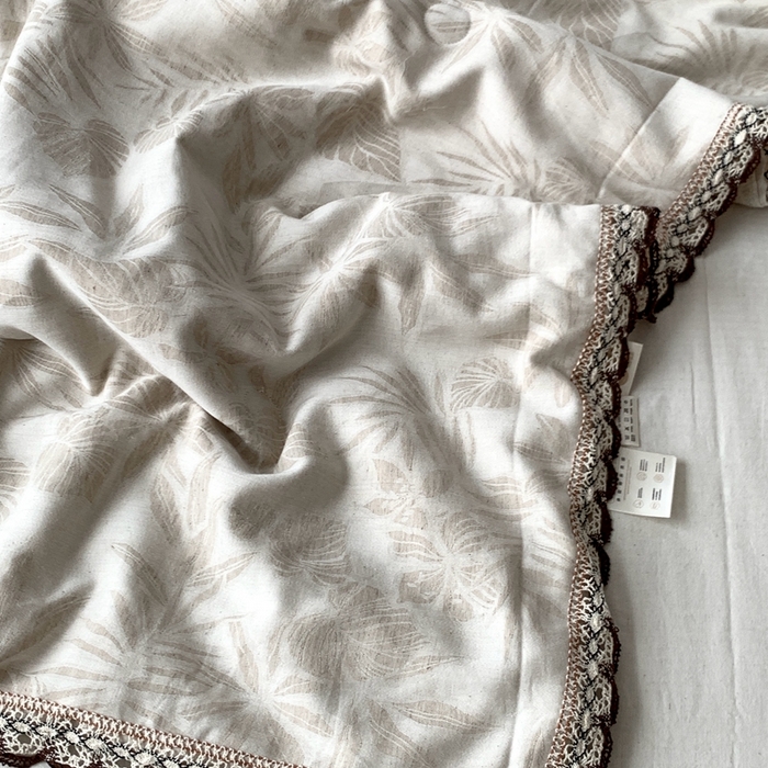 91家纺网 家纺一手货源 找家纺 凡客2025新款棉麻色织提花双层纱蚕丝棉夏被（镂空花边款） 铃兰颂