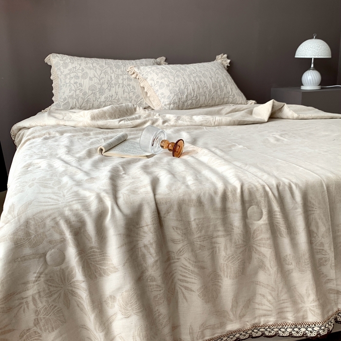 91家纺网 家纺一手货源 找家纺 凡客2025新款棉麻色织提花双层纱蚕丝棉夏被（镂空花边款） 铃兰颂