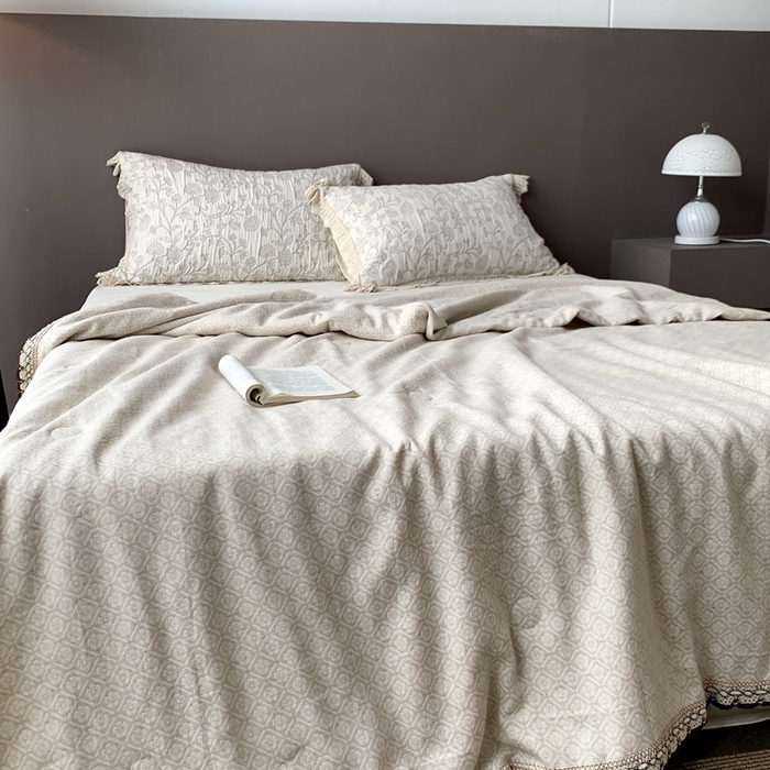 91家纺网 家纺一手货源 找家纺 凡客2025新款棉麻色织提花双层纱蚕丝棉夏被（镂空花边款） 洛克伊庄园